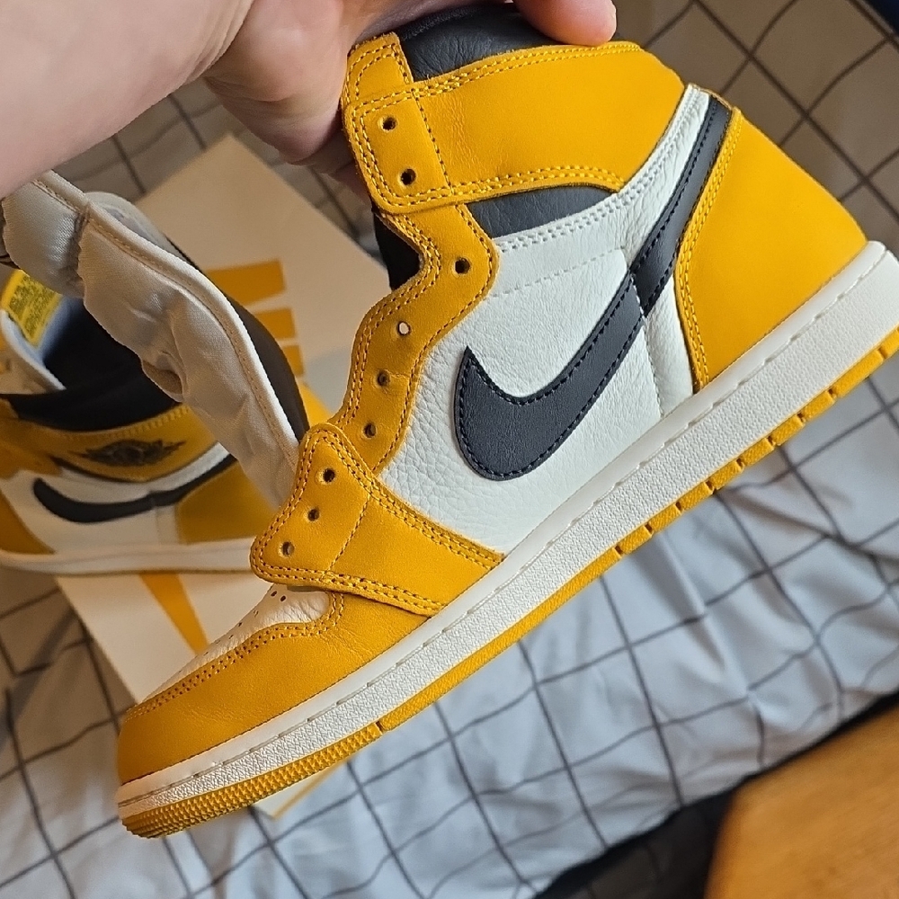 Nike High-Top Sneakers Yellow and White - Picture 9 of 13